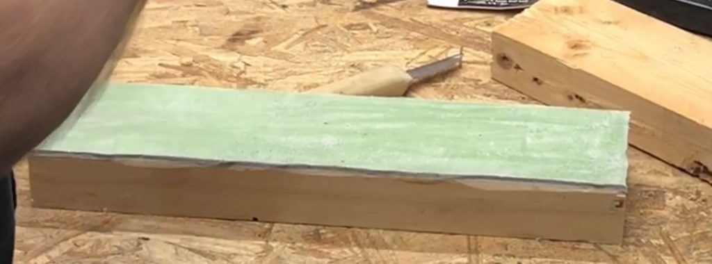 Green Polishing Compound loaded on the Strop